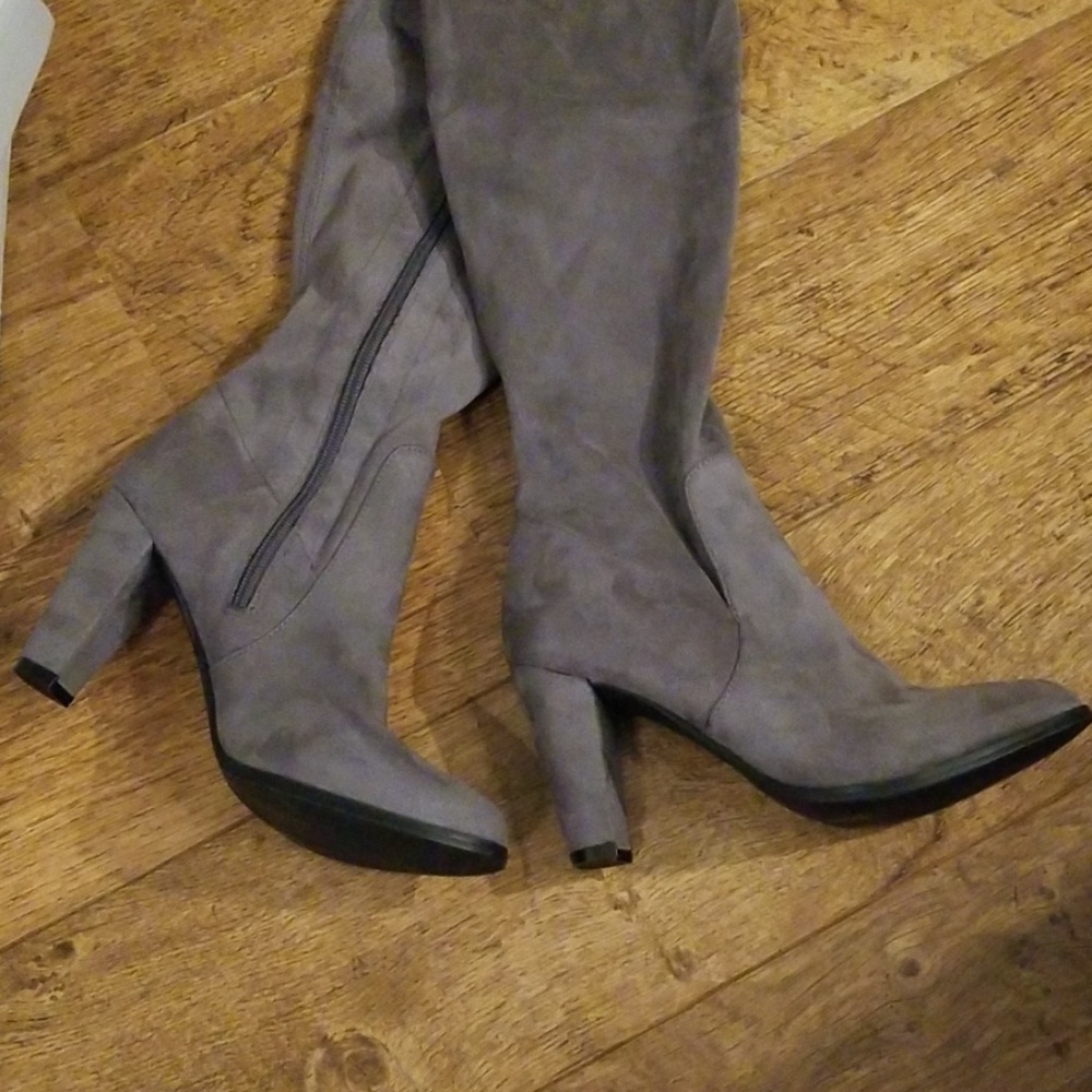 Boots - Picture 3 of 8